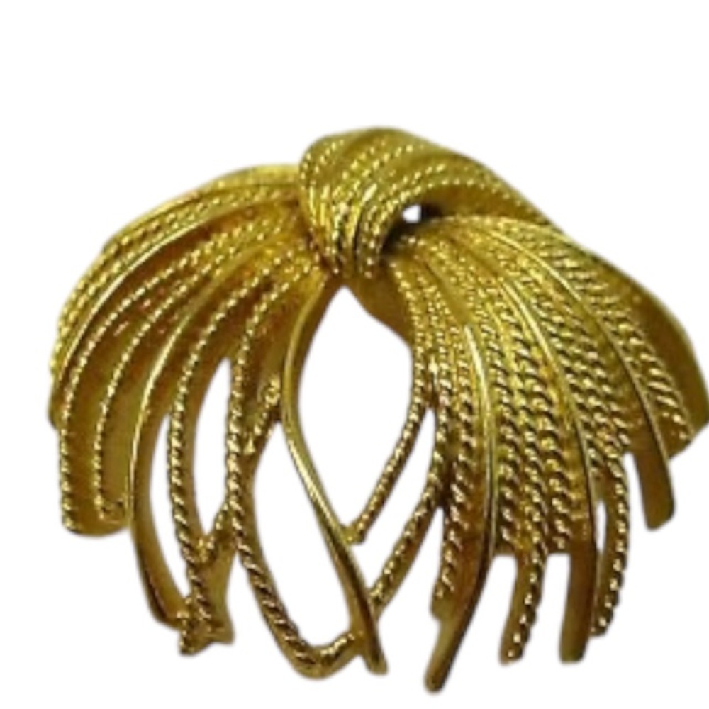 Vintage Monet Mirador
Brooch Gold Tone Starburst size 2" X 2" - Picture 4 of 17